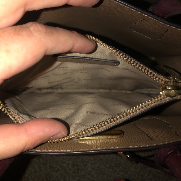 Micheal Kors Hand bag - Picture 4 of 5